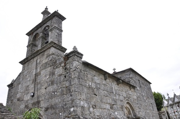 Exterior da igrexa de Grallás